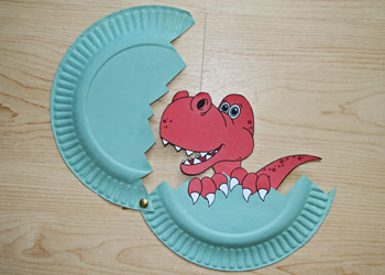 Baby dinosaur paper plate craft