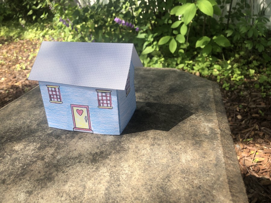 Three dimensional paper house craft