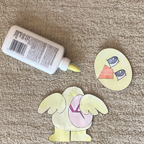 chick paper craft - glue the pieces