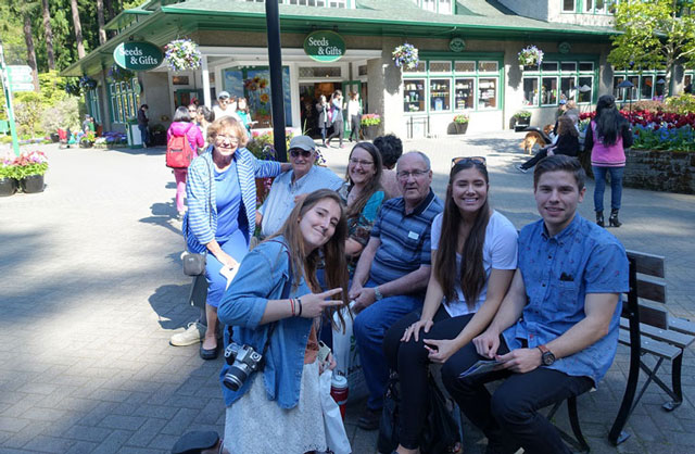 Multigenerational Travel: family trip to the gardens