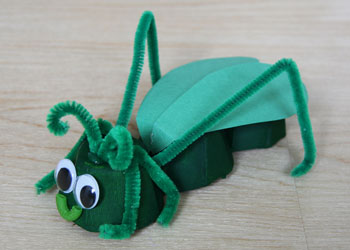 photo of the finished cricket egg carton craft